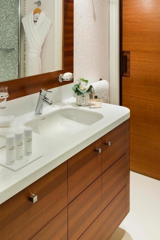 Deluxe Room,1624742425:JPEG